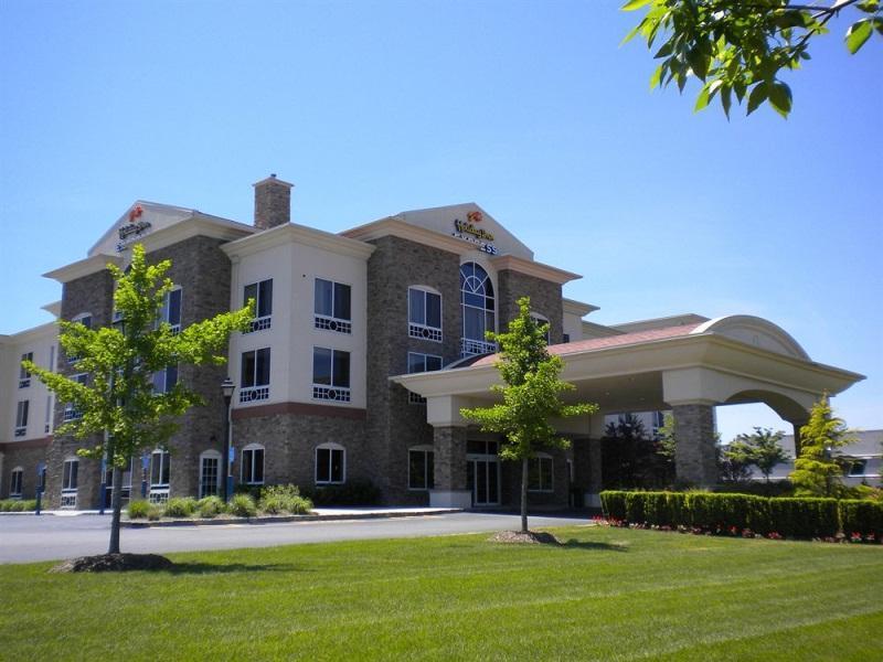 Holiday Inn Express Hotel & Suites East End, An Ihg Hotel Riverhead Exterior photo