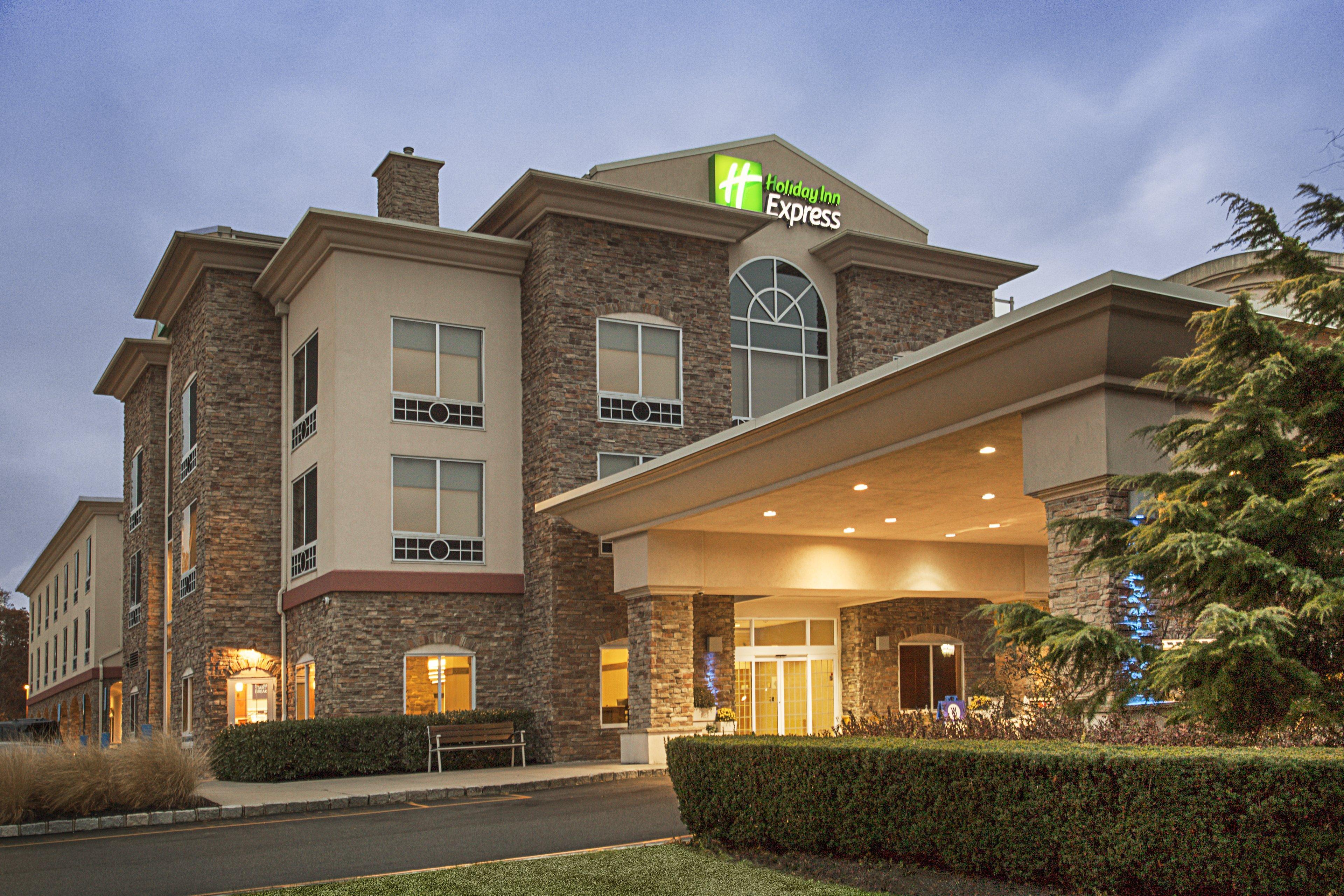 Holiday Inn Express Hotel & Suites East End, An Ihg Hotel Riverhead Exterior photo