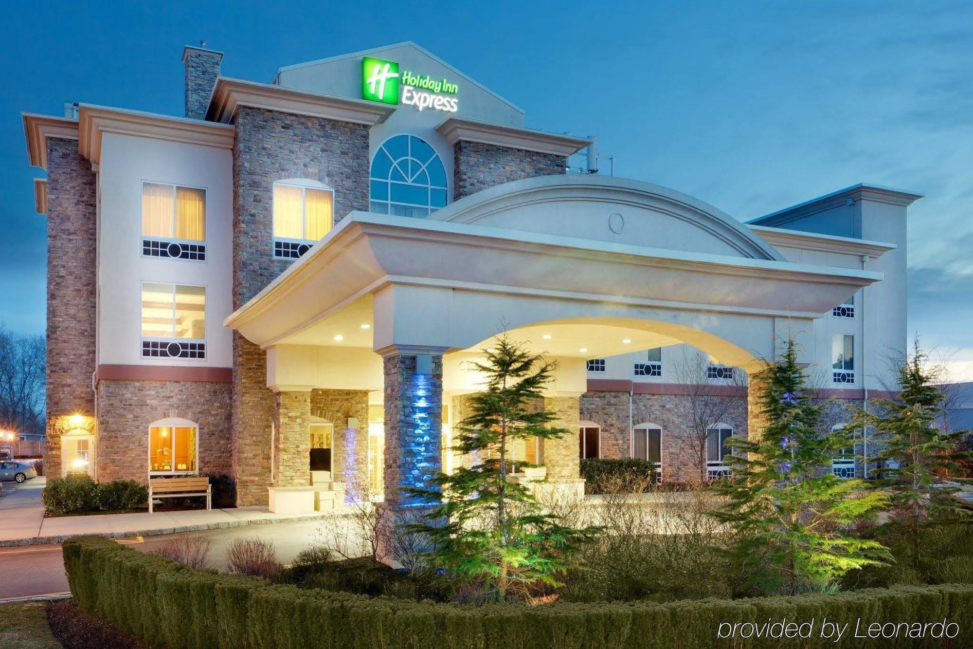 Holiday Inn Express Hotel & Suites East End, An Ihg Hotel Riverhead Exterior photo